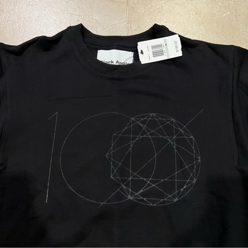 Black Apple / Black Sweatshirt